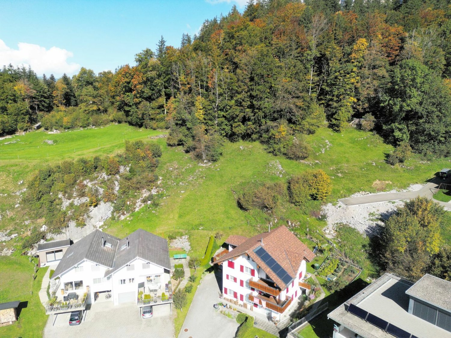 Building land in the middle of nature on a slope with a view