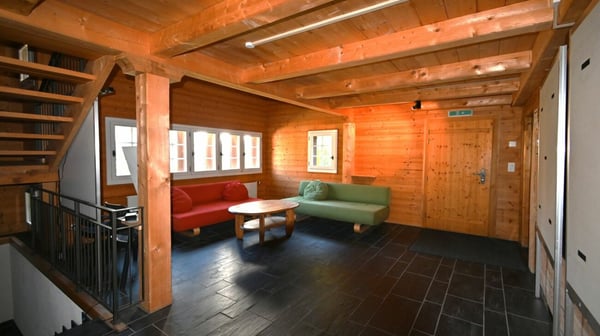 Landleben im freistehenden, vielfältig nutzbaren Haus mit zwei Wohnungen und Atelierräumen. 3