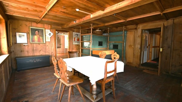 Landleben im freistehenden, vielfältig nutzbaren Haus mit zwei Wohnungen und Atelierräumen. 6