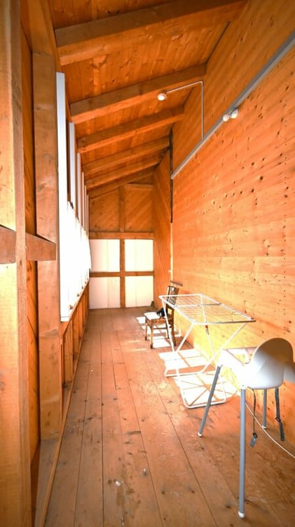 Landleben im freistehenden, vielfältig nutzbaren Haus mit zwei Wohnungen und Atelierräumen. 26