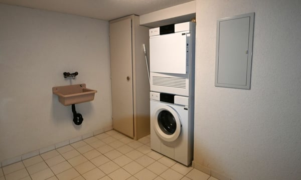 Landleben im freistehenden, vielfältig nutzbaren Haus mit zwei Wohnungen und Atelierräumen. 11