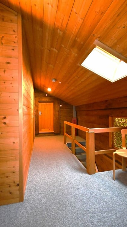 Landleben im freistehenden, vielfältig nutzbaren Haus mit zwei Wohnungen und Atelierräumen. 13