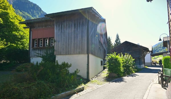 Landleben im freistehenden, vielfältig nutzbaren Haus mit zwei Wohnungen und Atelierräumen. 29