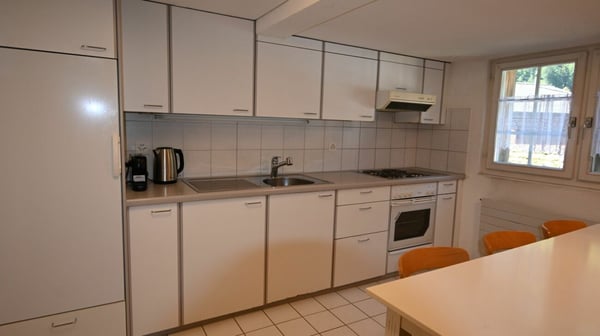 Landleben im freistehenden, vielfältig nutzbaren Haus mit zwei Wohnungen und Atelierräumen. 10