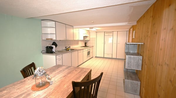 Landleben im freistehenden, vielfältig nutzbaren Haus mit zwei Wohnungen und Atelierräumen. 21