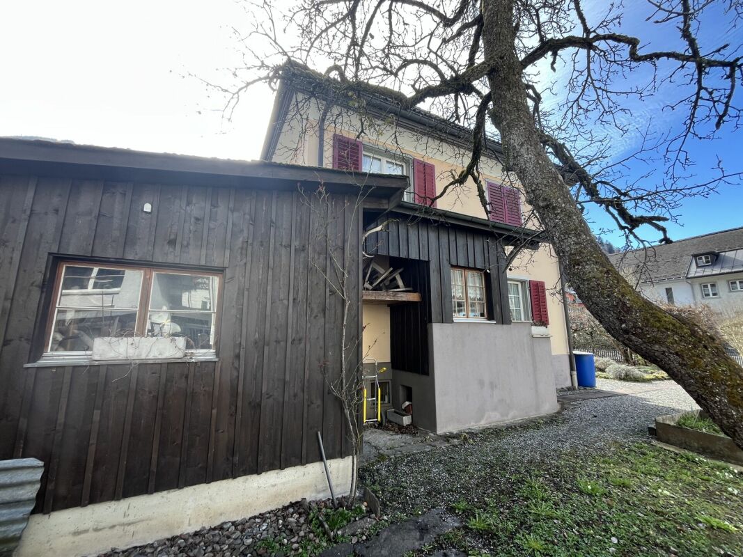 Freistehendes 5.5-Zimmer-Einfamilienhaus mit grossem Garten und Garage