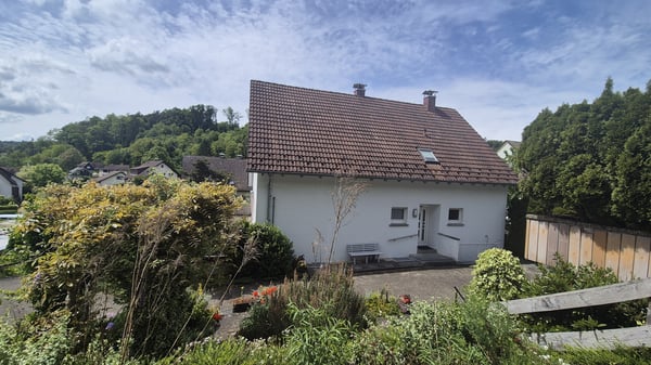 Jestetten - 2 Familienhaus mit ca. 2300 m² Grundstück teilbar 6