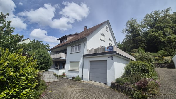 Jestetten - 2 Familienhaus mit ca. 2300 m² Grundstück teilbar 1