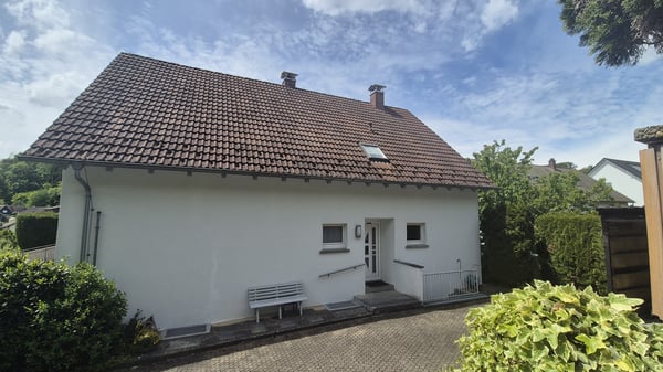 Jestetten - 2 Familienhaus mit ca. 2300 m² Grundstück teilbar 5