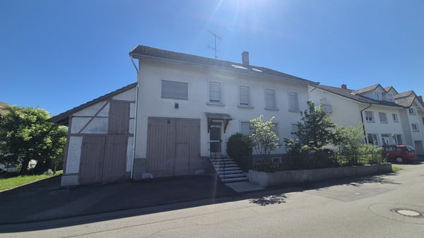 Jestetten/Altenburg - 3 -Familienhaus mit großem Grundstück 4