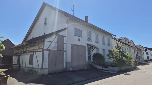 Jestetten/Altenburg - 3 -Familienhaus mit großem Grundstück 1