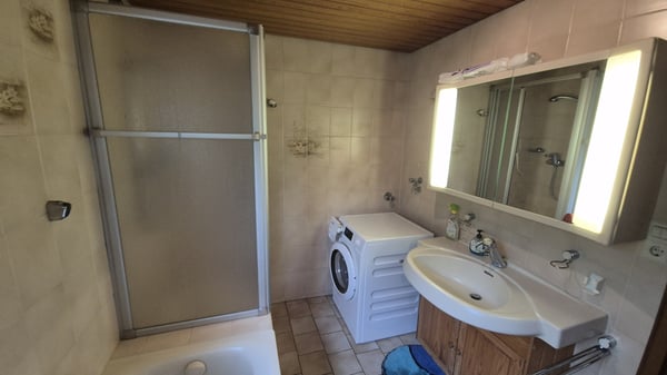 Jestetten - 2 Familienhaus mit ca. 2300 m² Grundstück teilbar 12