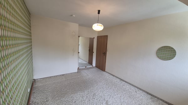 Jestetten - 2 Familienhaus mit ca. 2300 m² Grundstück teilbar 7