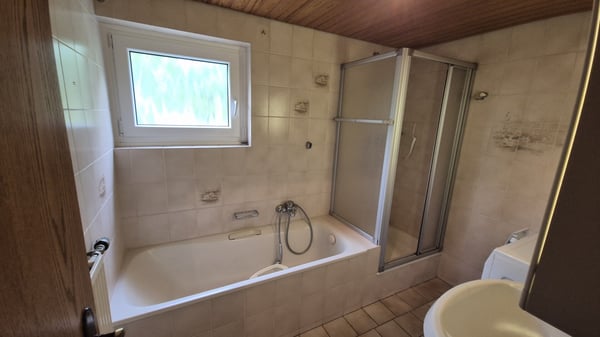 Jestetten - 2 Familienhaus mit ca. 2300 m² Grundstück teilbar 11