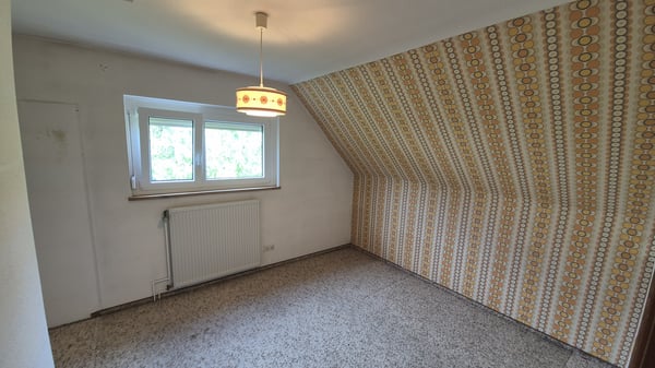 Jestetten - 2 Familienhaus mit ca. 2300 m² Grundstück teilbar 8