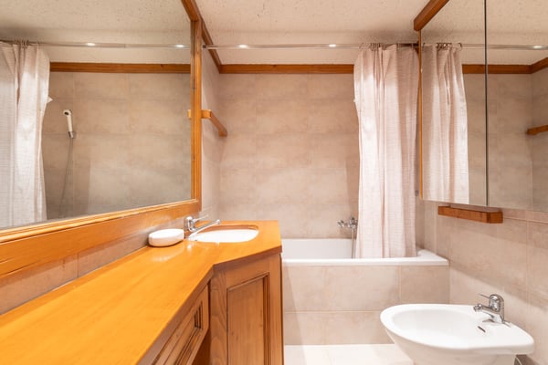 LOC 219 - AMBASSADEURS A 11