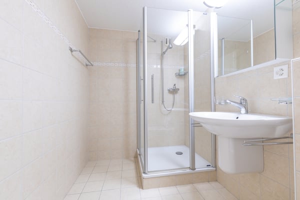 LOC 18 - AMBASSADEURS B 12