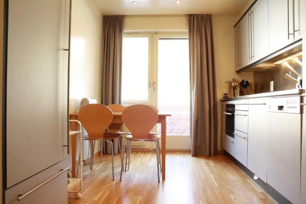 LOC 76 - AMBASSADEURS A 11