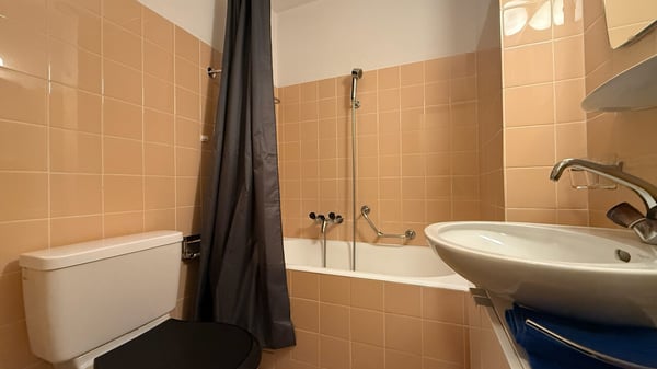 Chambre avec coin cuisine à rénover - Lac de la Moubra 4
