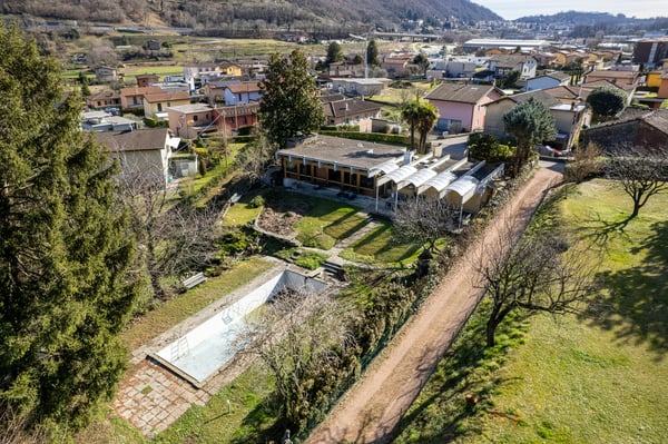 Villa mit grossem Grundstück und Landreserve (R2) 4