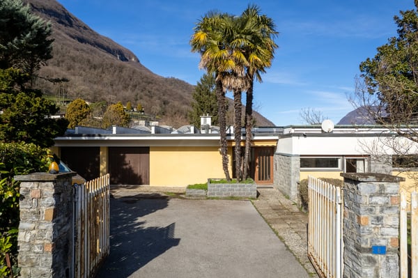 Villa mit grossem Grundstück und Landreserve (R2)