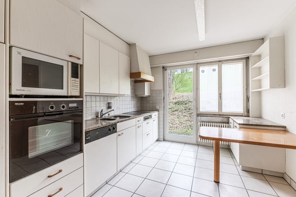 Charaktervolle 10-Zimmer-Liegenschaft an bester Lage in Wohlen 11