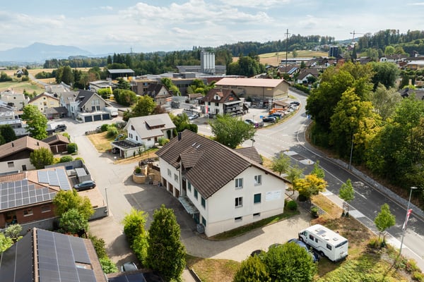 Vielseitige Wohn- und Gewerbeliegenschaft - mit Entwicklungspotenzial 1