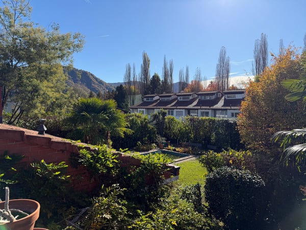 Splendida villa bifamiliare con piscina e vista panoramica a Magliaso 4
