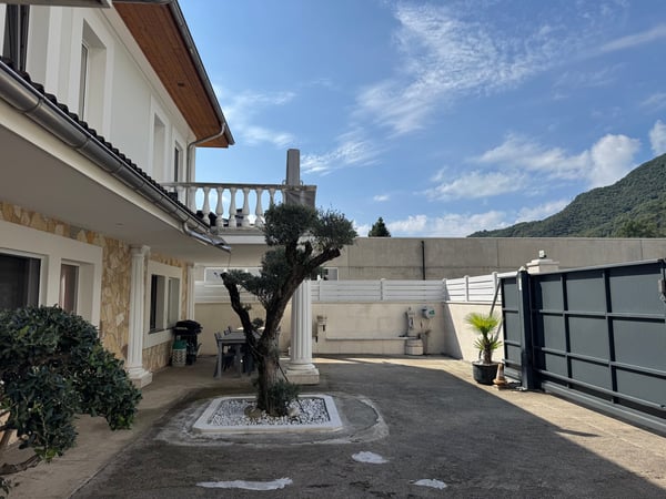 Immobile commerciale artigianale a reddito con abitazione a Bedano 3