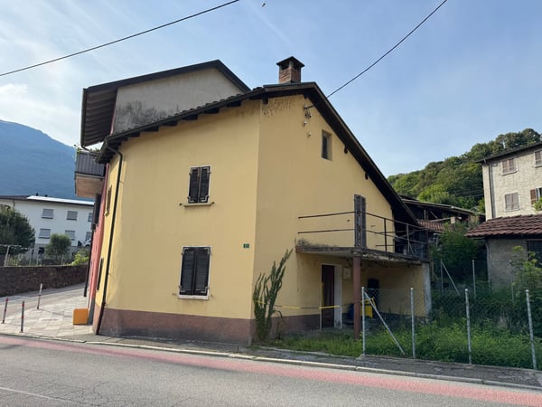 Casa unifamiliare da nucleo da ristrutturare a Bironico 1