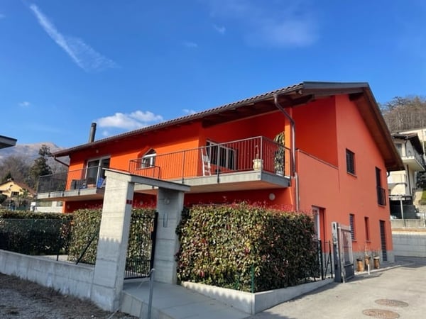 Moderno appartamento 3.5 a Lema Curio con giardino privato 1