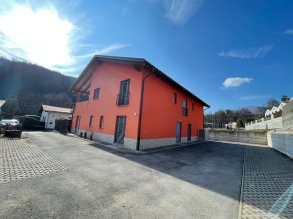 Moderno appartamento 3.5 a Lema Curio con giardino privato 2
