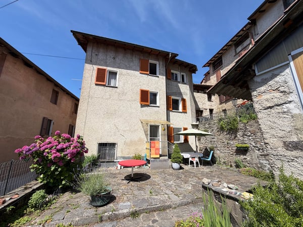 Grande casa da nucleo 4.5 loc. con giardino a Breno Alto Malcantone 1