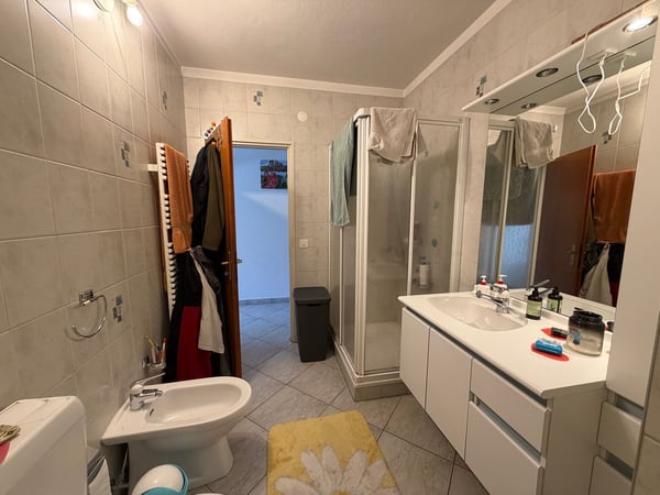 Casa bifamiliare 5.5 e 3.5 indipendente con giardino e box a Bodio 12