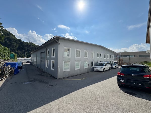 Immobile commerciale artigianale a reddito con abitazione a Bedano 2