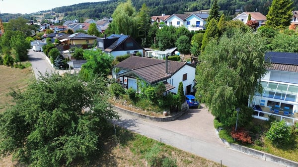 Gepflegtes 5½-Zimmer-Einfamilienhaus im Bungalowstil mit traumhafter Aussicht 2