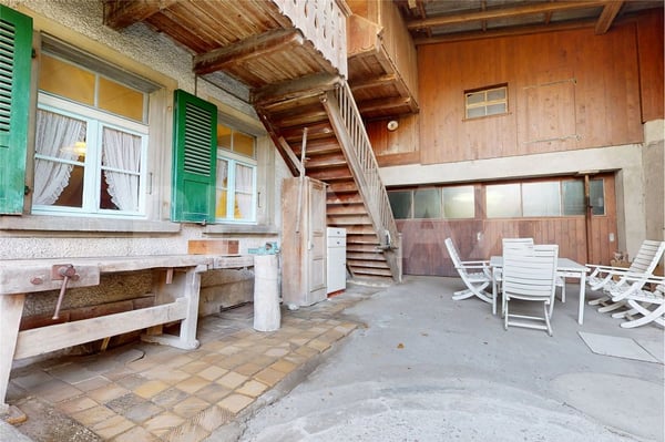 2-Zimmer Wohn- und Oekonomiegebäude mit Ausbaupotenzial 13