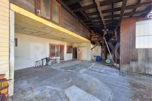 Renovierungsbedürftiges Schmuckstück in Top-Lage: Gestalten Sie Ihr Traumhaus 4