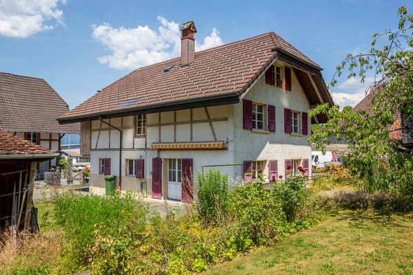 Stöckli mit 2 Wohnungen und grossem Garten 2