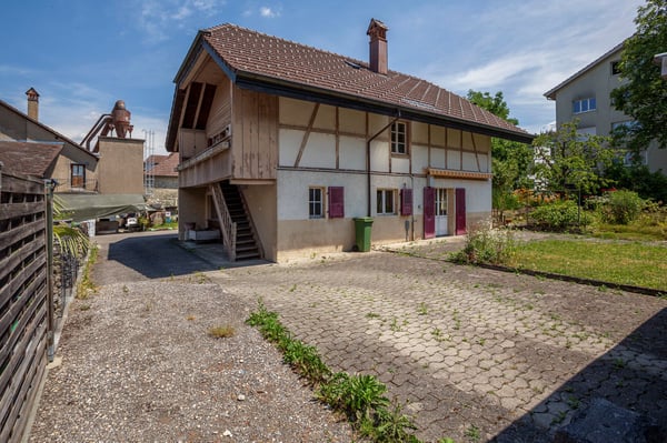 Stöckli mit 2 Wohnungen und grossem Garten 3