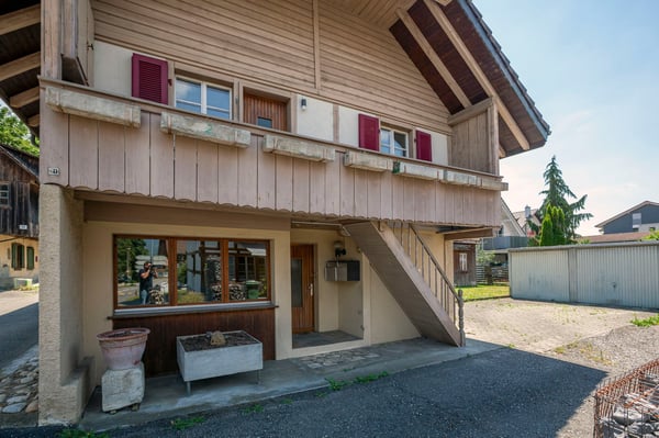 Stöckli mit 2 Wohnungen und grossem Garten 10