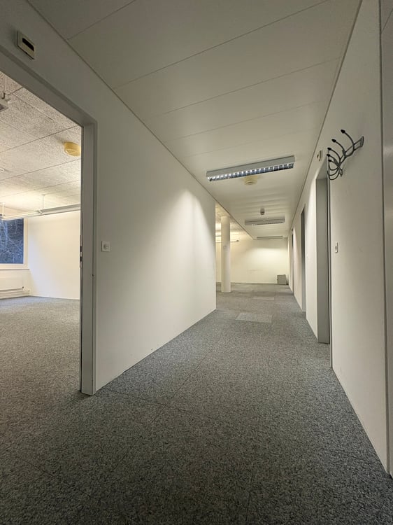 Büroräume - klimatisiert - mit Doppelböden - preiswert 9