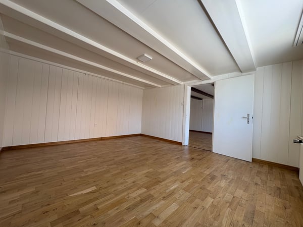 Renovierte 7.5 Zimmerwohnung im Erdgeschoss mit grosser Küche und Badezimmer 7