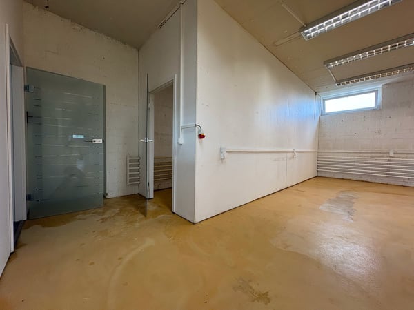 Gewerbefläche - nutzbar als Werkstatt, Ausstellung, Büro, Lager - nahe Autobahn 20