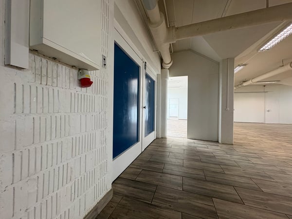 Gewerbefläche - nutzbar als Werkstatt, Ausstellung, Büro, Lager - nahe Autobahn 4