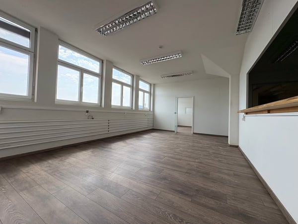 Gewerbefläche - nutzbar als Werkstatt, Ausstellung, Büro, Lager - nahe Autobahn 11