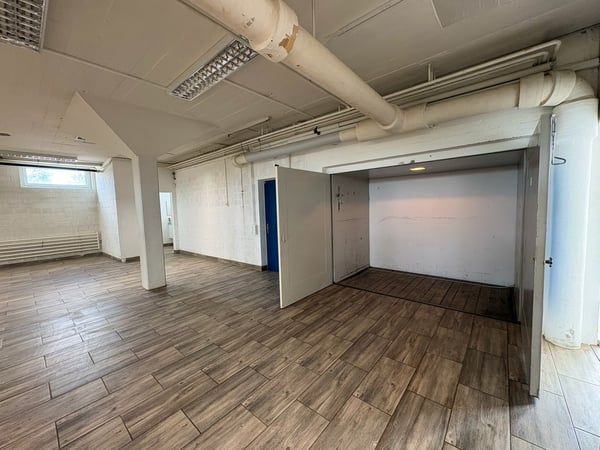 Gewerbefläche - nutzbar als Werkstatt, Ausstellung, Büro, Lager - nahe Autobahn 5