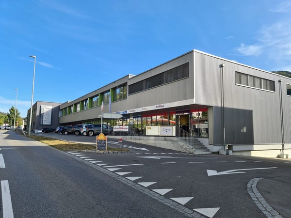 Bezugsbereite Ladenfläche - Shop in Shop Konzept für Käserei, Geschenkladen oder Gemüsehändler 11