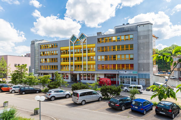 Modern ausgebaute und lichtdurchflutete Büroräume mit Cafeteria 11