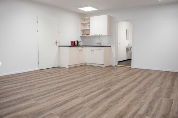 Modern ausgebaute und lichtdurchflutete Büroräume mit Cafeteria 4